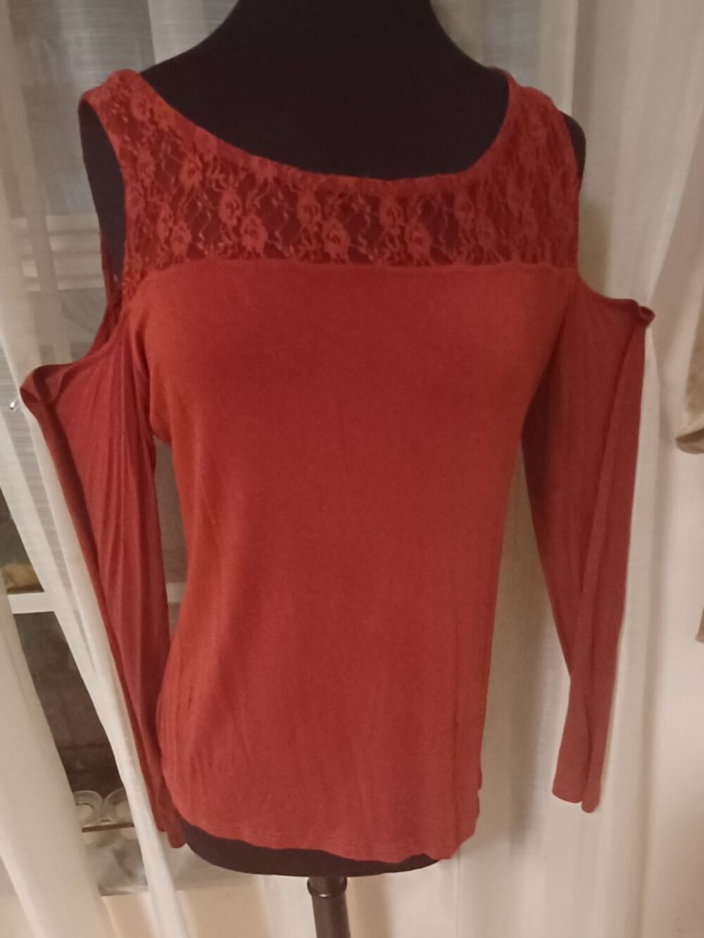 Oh Concept Collection Red Cold Shoulder Lace Upper XL NWOT Long Sleeve top